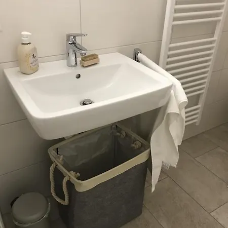 Schoenes Ferienappartment In Zell Am See: Zentral Gelegen Und Naehe Der Areitbahn Und Dem Zeller See Buitenkant foto