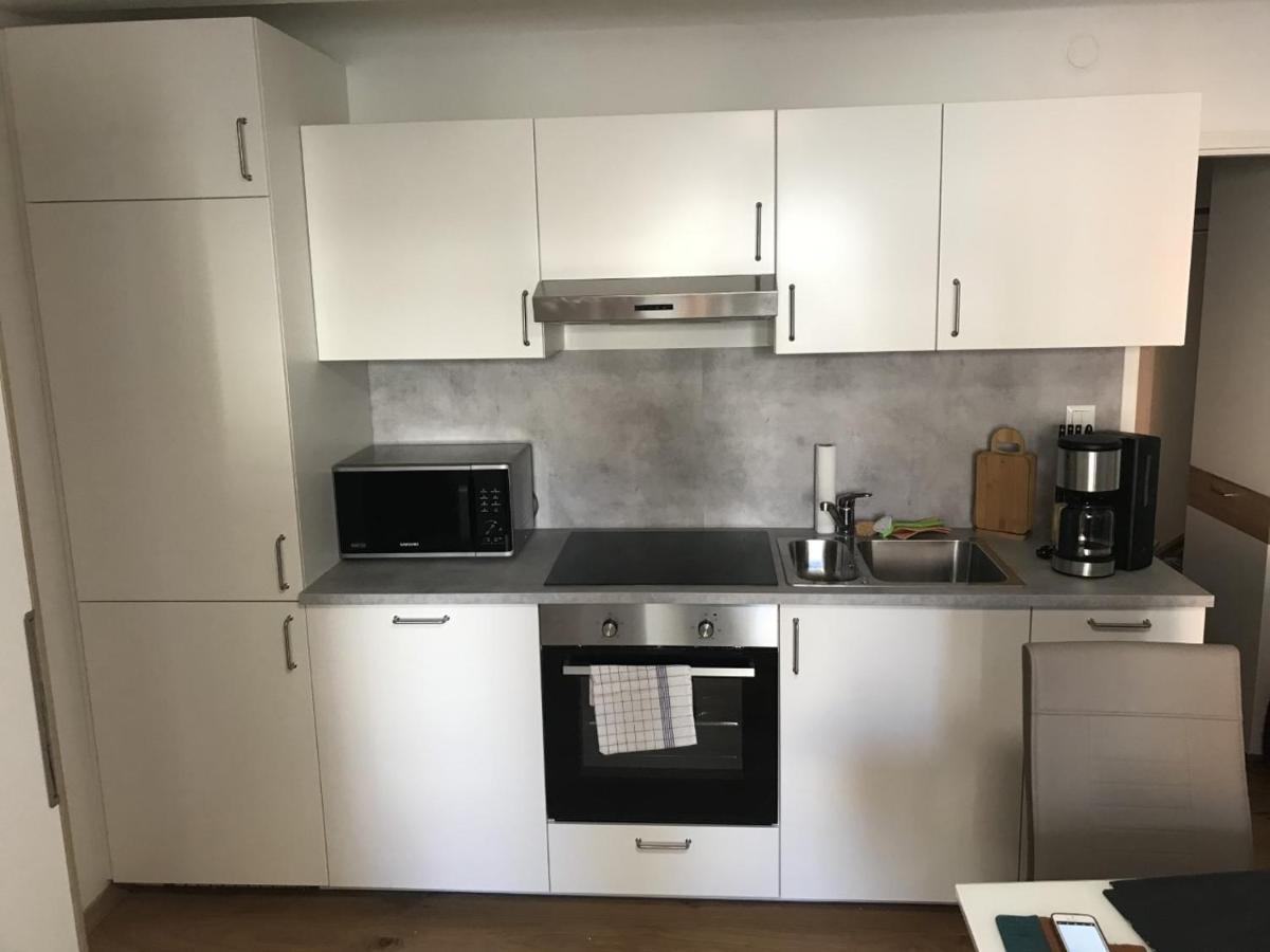 Schönes Ferienappartment In Zell Am See: Zentral Gelegen Und Nähe Der Areitbahn Und Dem Zeller *